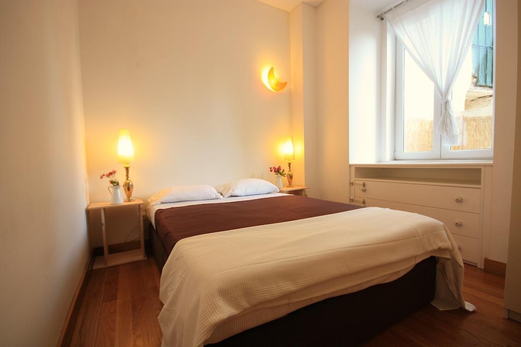 Myplace - Lisbon - Camoes Apartman Szoba fotó